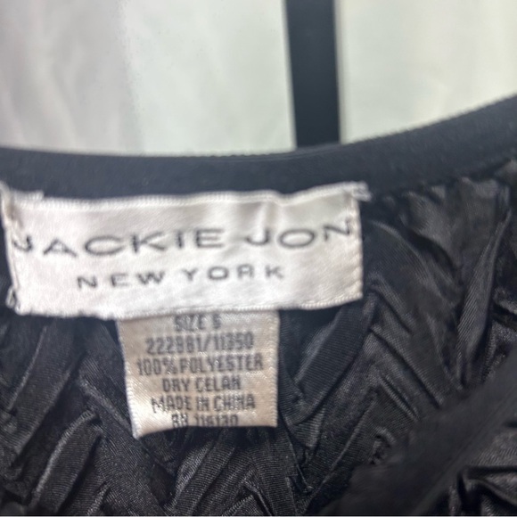 Jackie Jon black textured midi length skirt size 8 polyester stretch waist - Picture 2 of 6